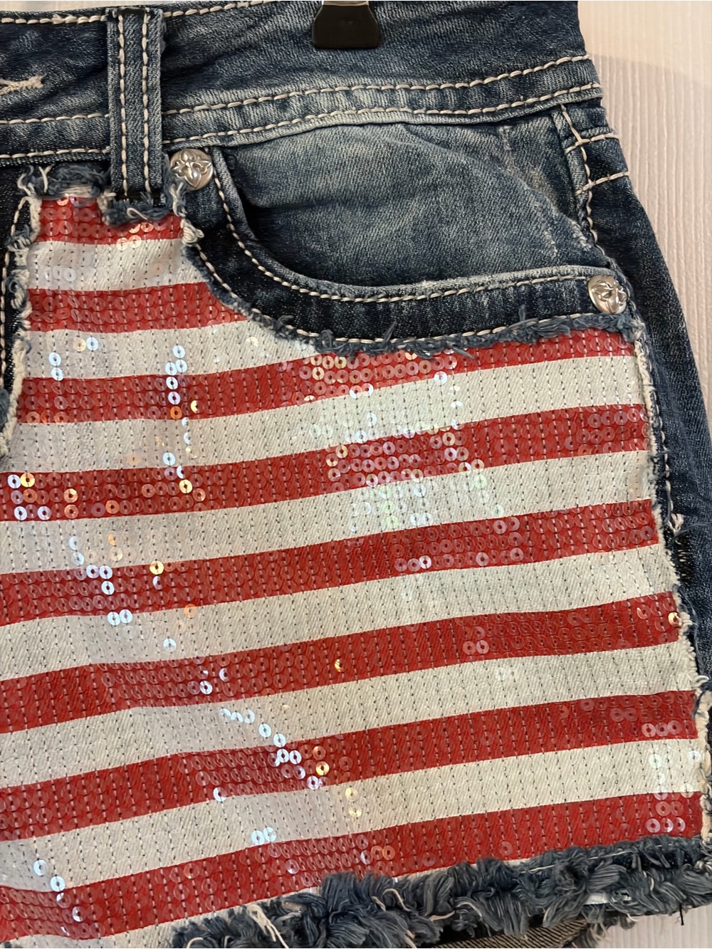 Miss Me Patriotic Sequined Flag Front Denim Frayed Shorts Size 30 JP6178H2 - Picture 4 of 13